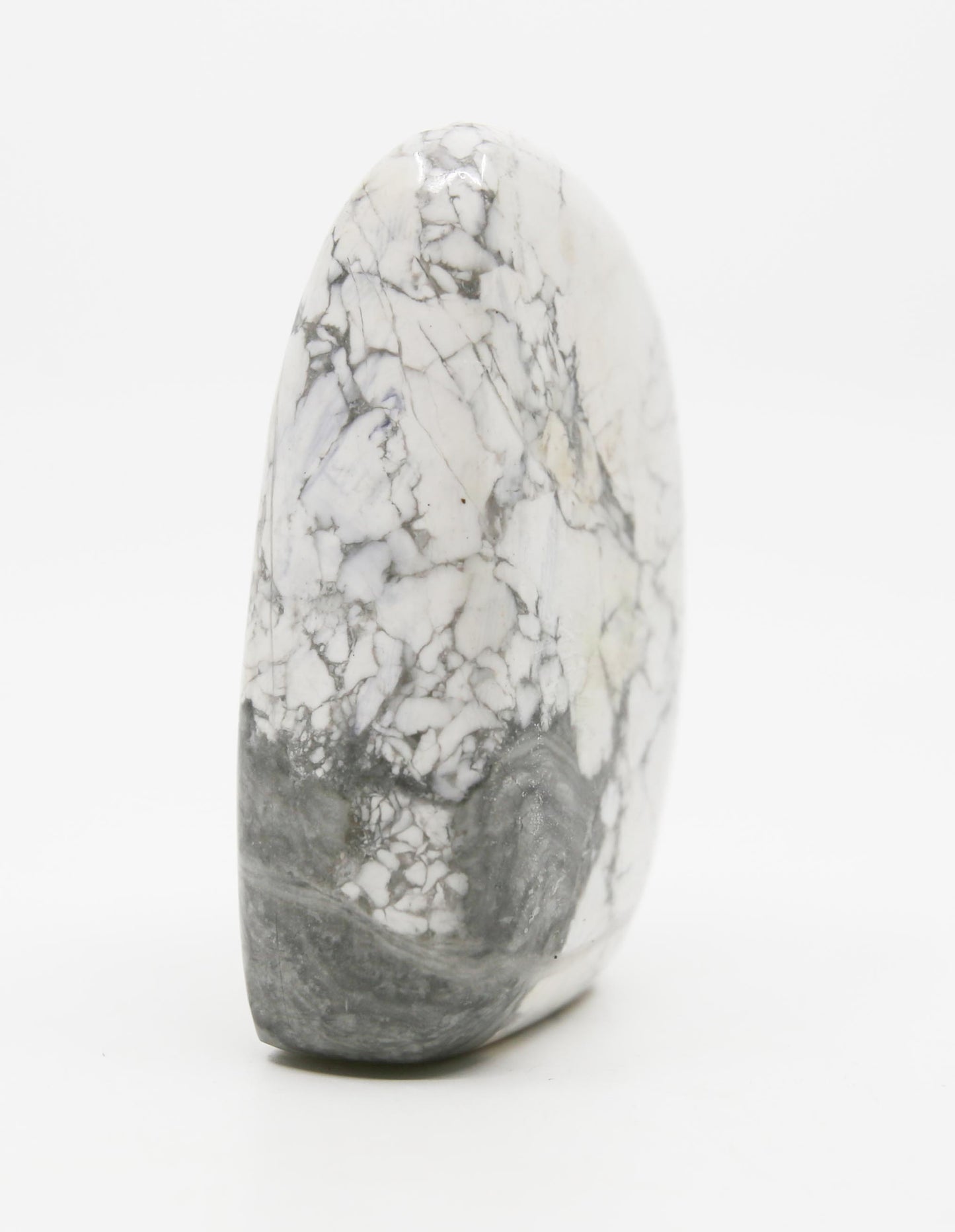 Howlite Free From