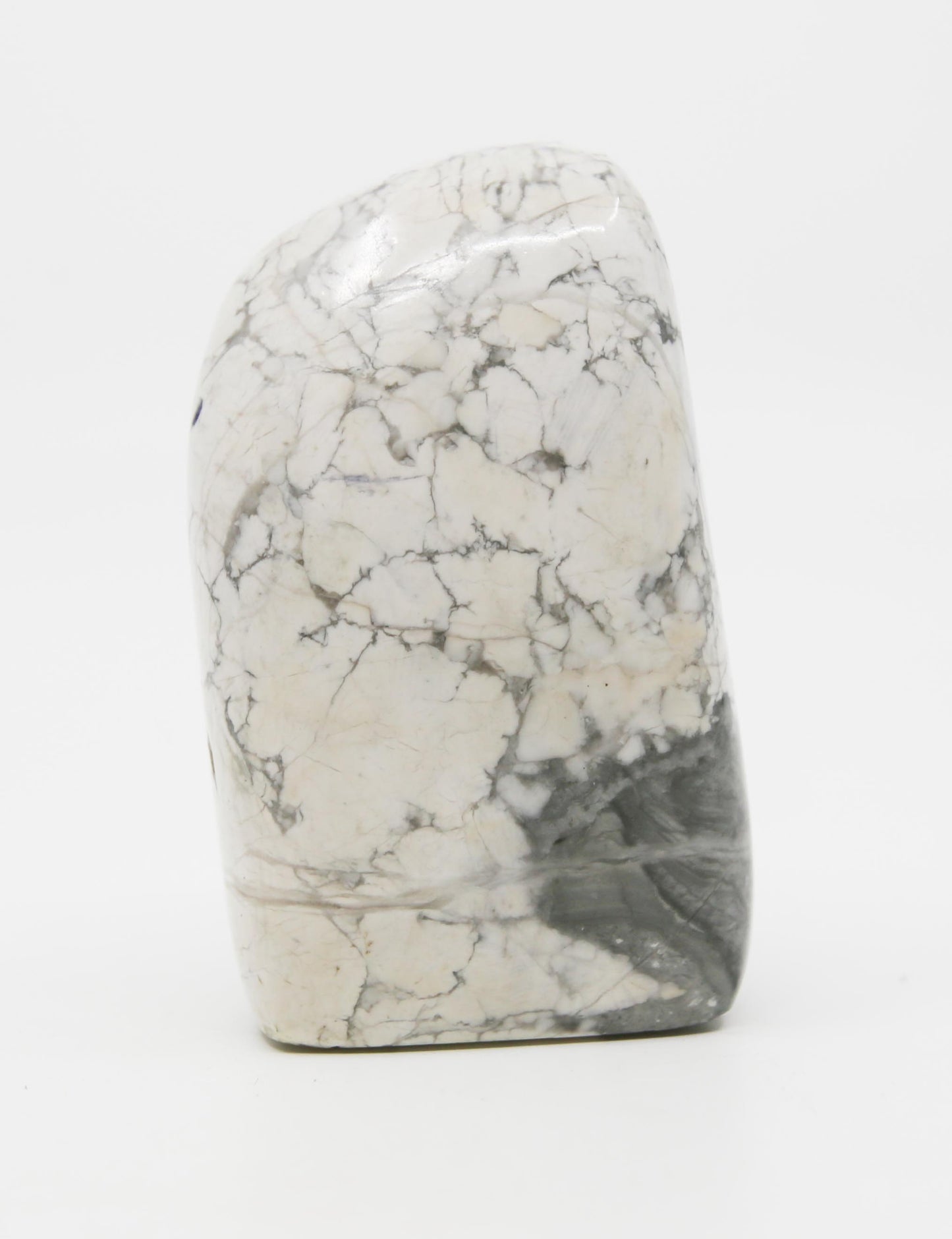 Howlite Free From