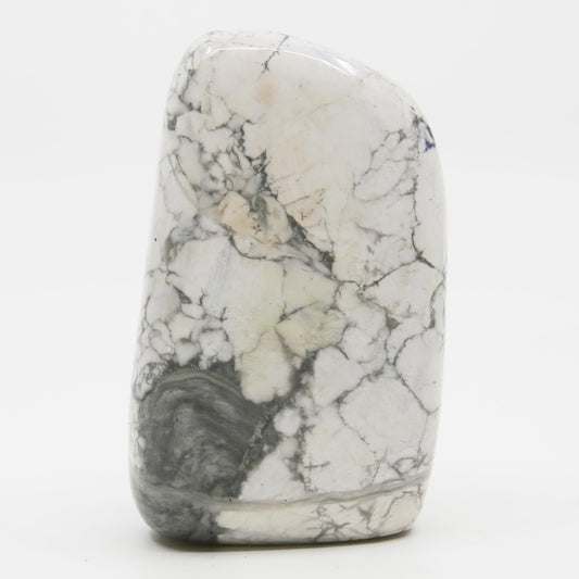 Howlite Free From