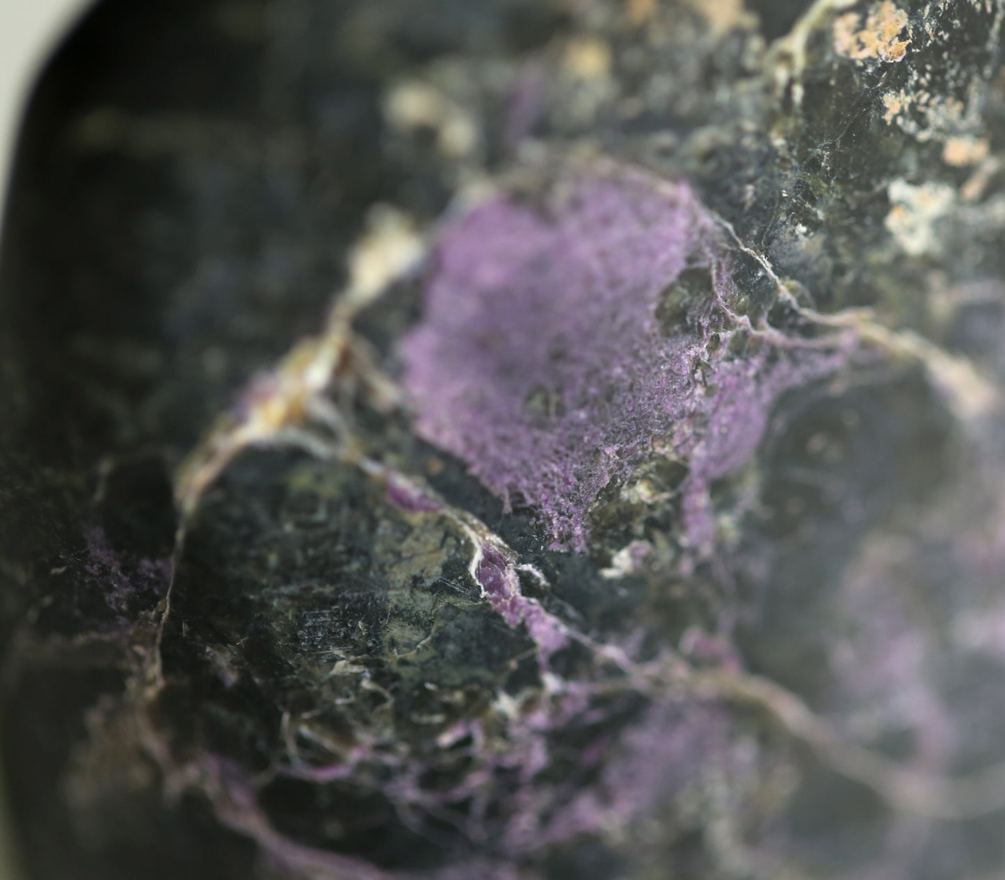 Stichtite and Serpentine Freeform
